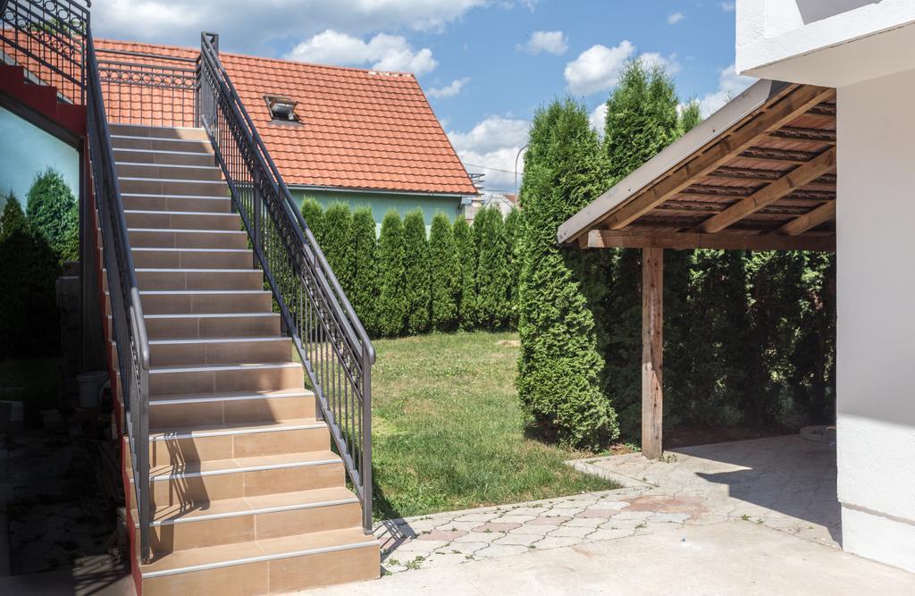Apartments Erakovic Nikšić Exteriör bild