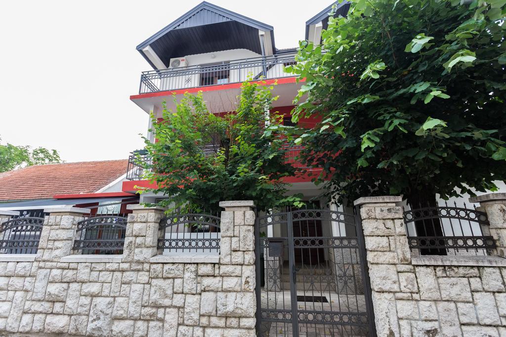Apartments Erakovic Nikšić Exteriör bild